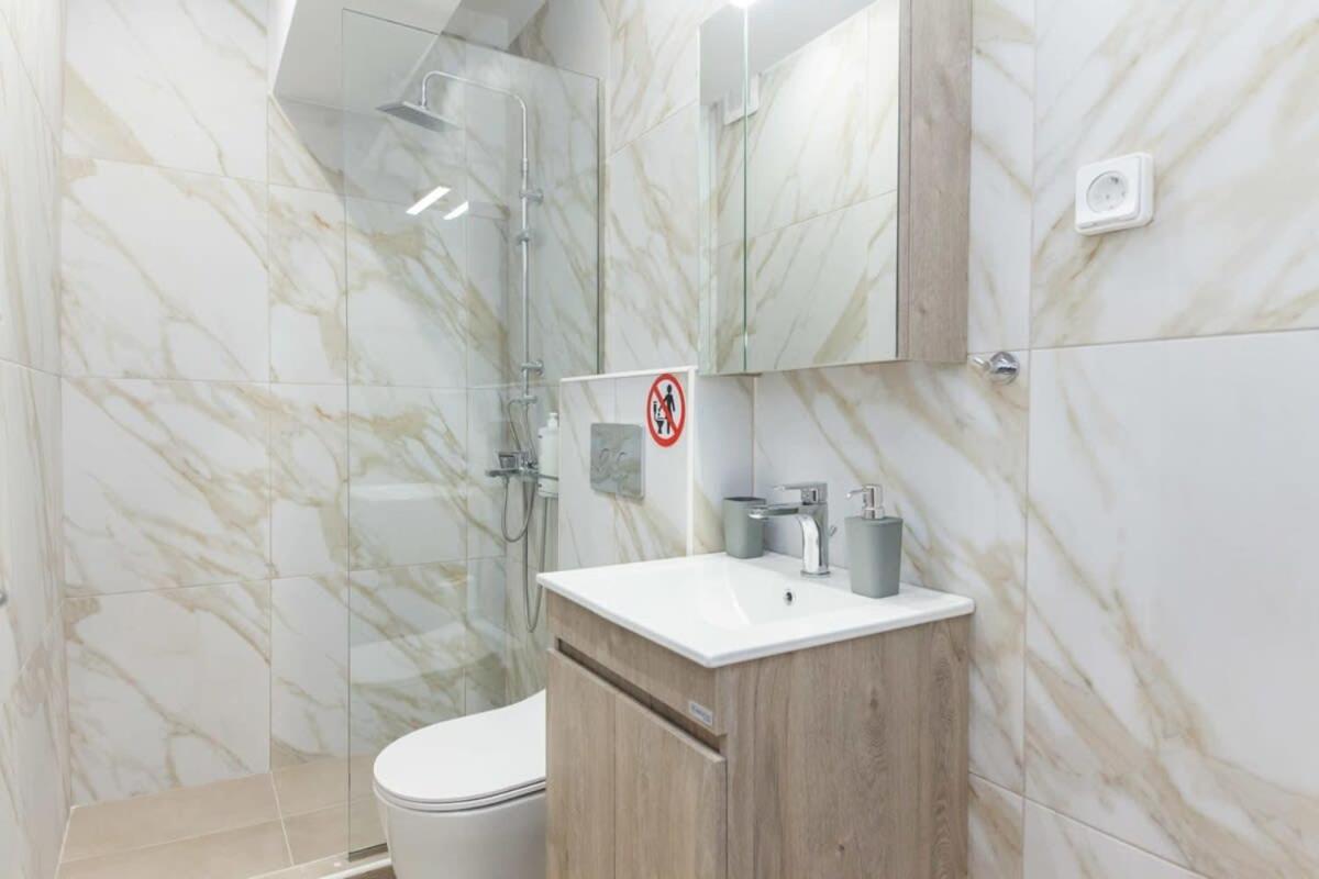 Brand New Urban Getaway Next To Megaro Mousikis Apartman Athén Kültér fotó